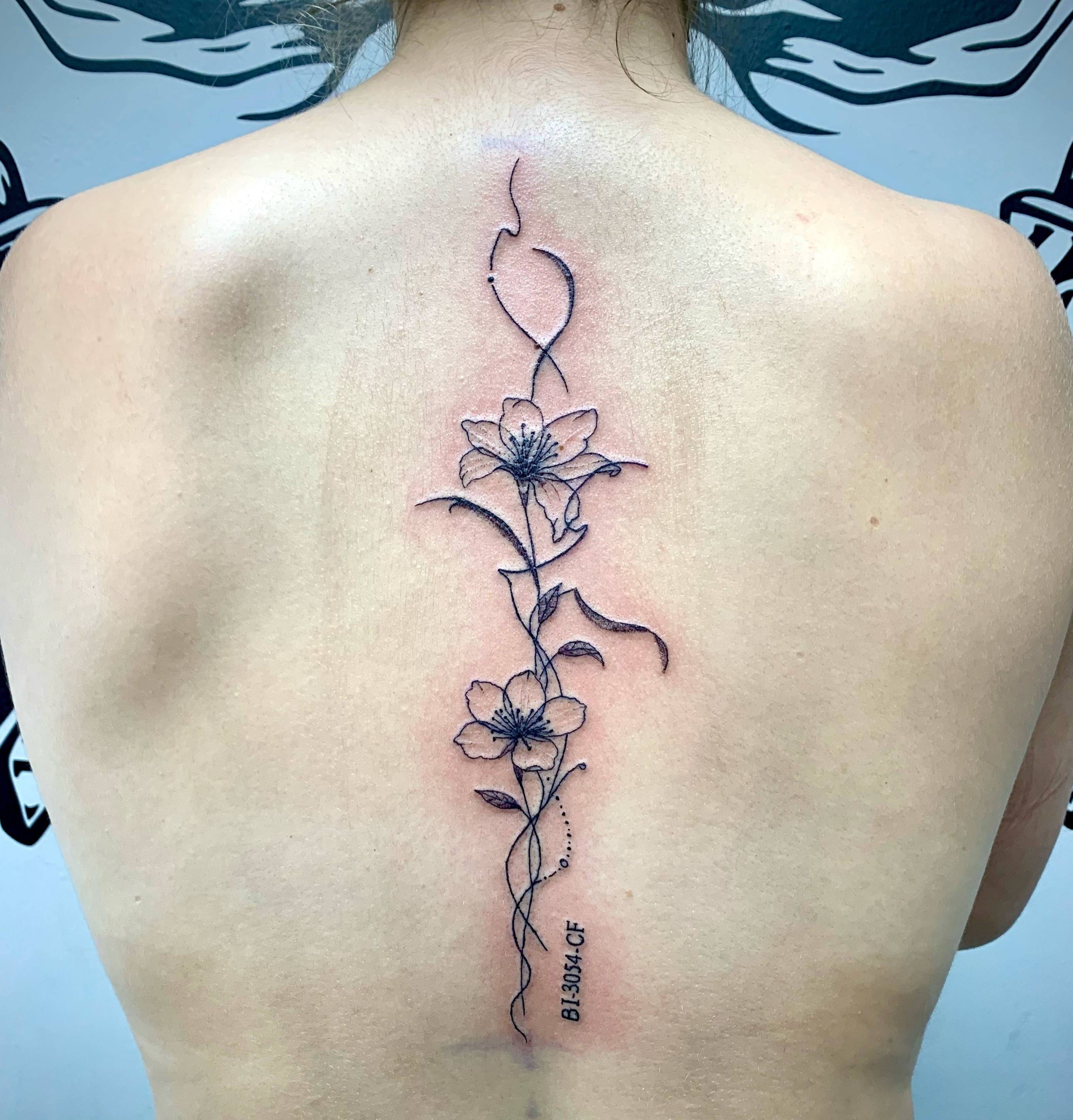 Fine line floral columna